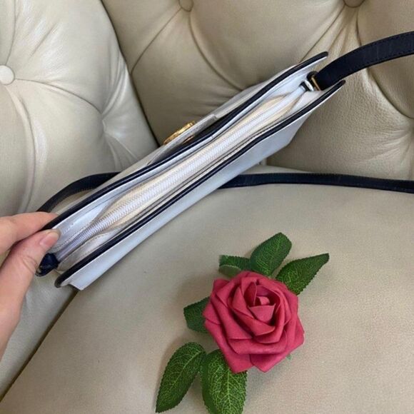 Auth Gucci GG Logo White Shoulder Bag - Picture 5 of 9